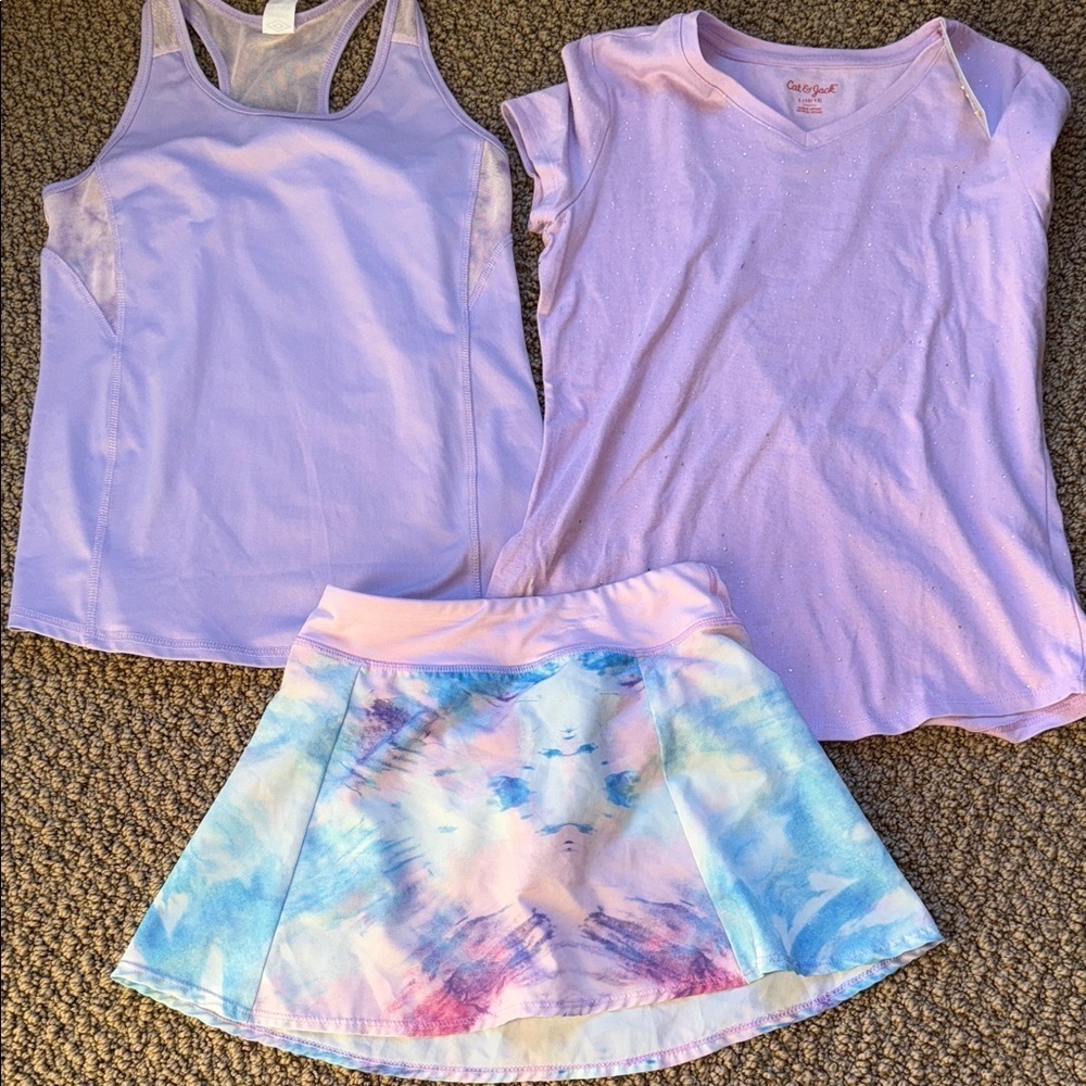 Girls bundle of V-neck T-shirt, tank top, and squirt in lavender size 10